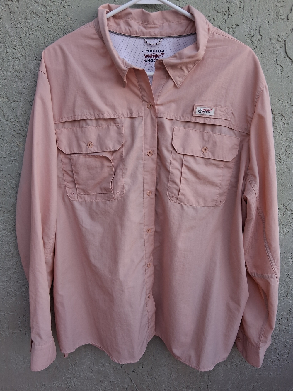 Wrangler ATG Angler Fishing Shirt Men's XXL Salmon Pink Longsleeve Button-Down